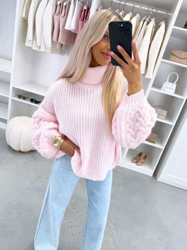 Sārts Oversize Adījums Ar Augstu Apkakli