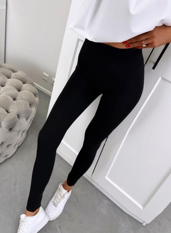 Must Seest Soojad Trimmivad Ja Venivad Retuusid