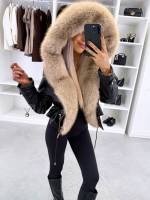 Ciemnoczerwony Parka Z Regulowanym Pasem I Luksusowym Sztucznym Futrem