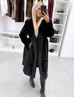 Gaiši Bēša Grezns Ziemas Mētelis Ar Sasienamu Jostu Priekšpusē