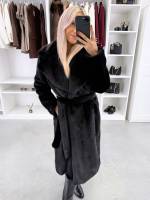 Gaiši Bēša Grezns Ziemas Mētelis Ar Sasienamu Jostu Priekšpusē