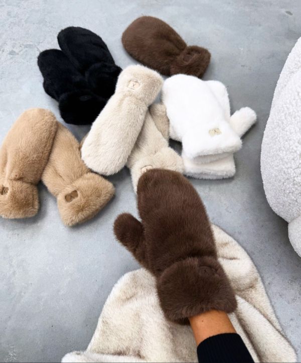 Pruun Pehmed Ja Soojad Kindad