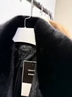 Gaiši Bēša Grezns Ziemas Mētelis Ar Sasienamu Jostu Priekšpusē