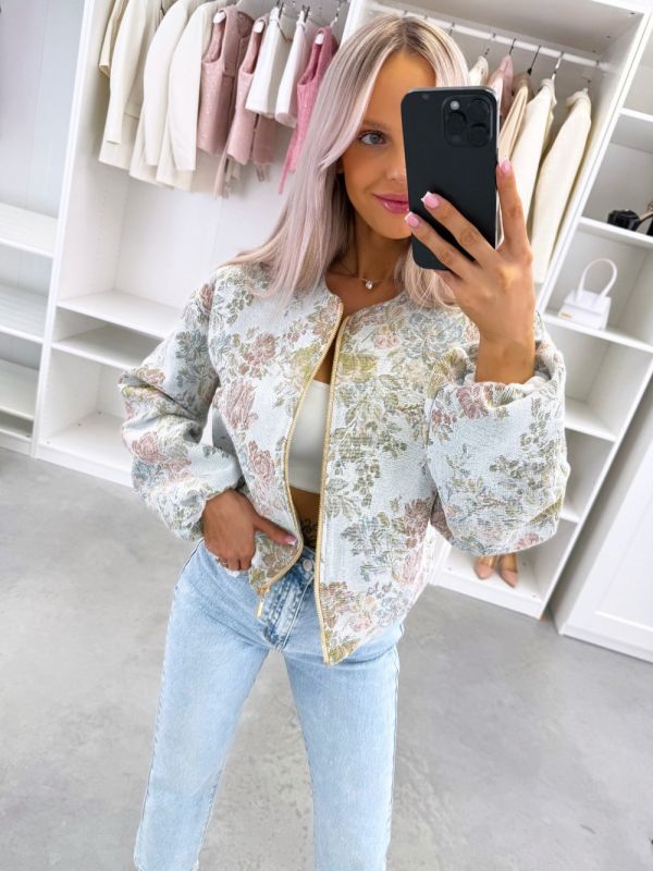 Gaiši Zils Jaka Ar Ziedu Rakstu