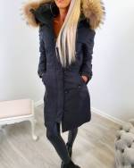 Хаки Зимняя куртка с натуральным мехом и водонепроницаемым материалом.