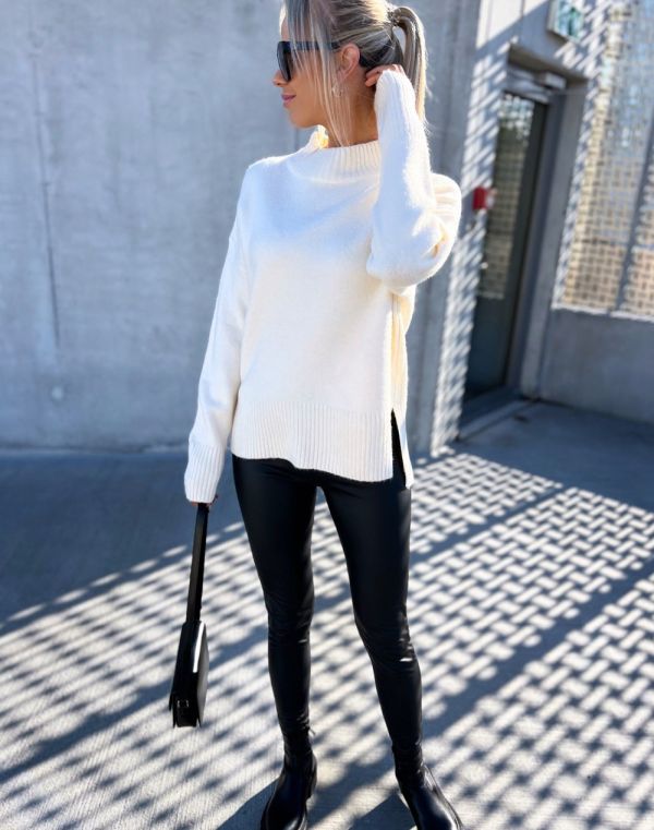 Gaiši Bēša Soft Sweater With Slit