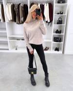 Gaiši Bēša Maigs Adījuma Džemperis Ar Augstu Apkakli