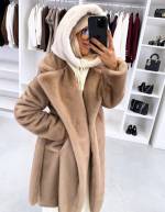 Tumepunane Kaelusega Müts